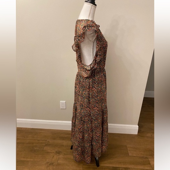 Plus Dress - Picture 5 of 10